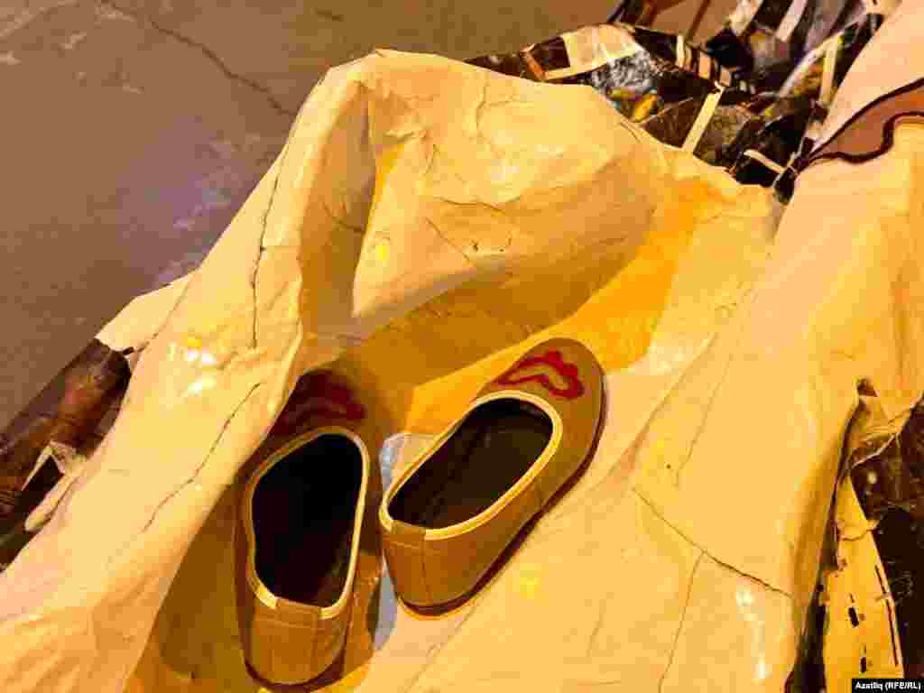  Карлы тауда татар чүәкләре.