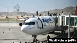 Afganii au urcat pe avion, aeroportul din Kabul, 16 august 2021