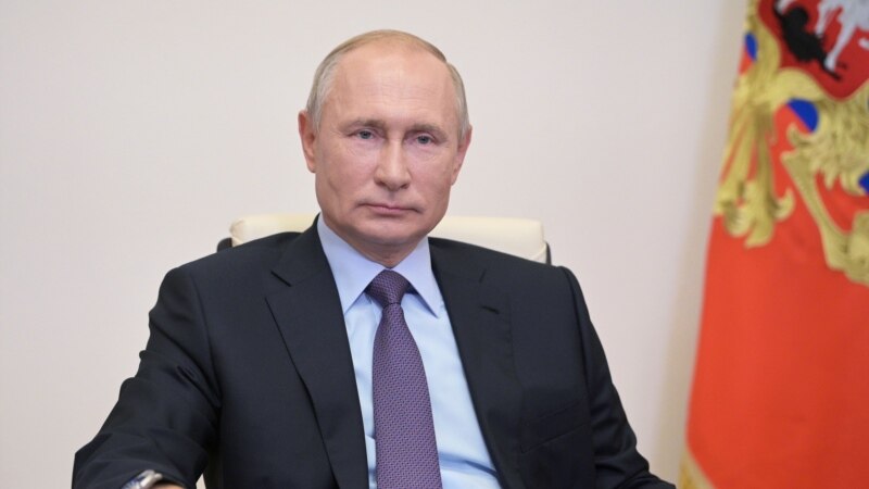 Putin Signs Into Law Bill On Multiday Voting In Elections