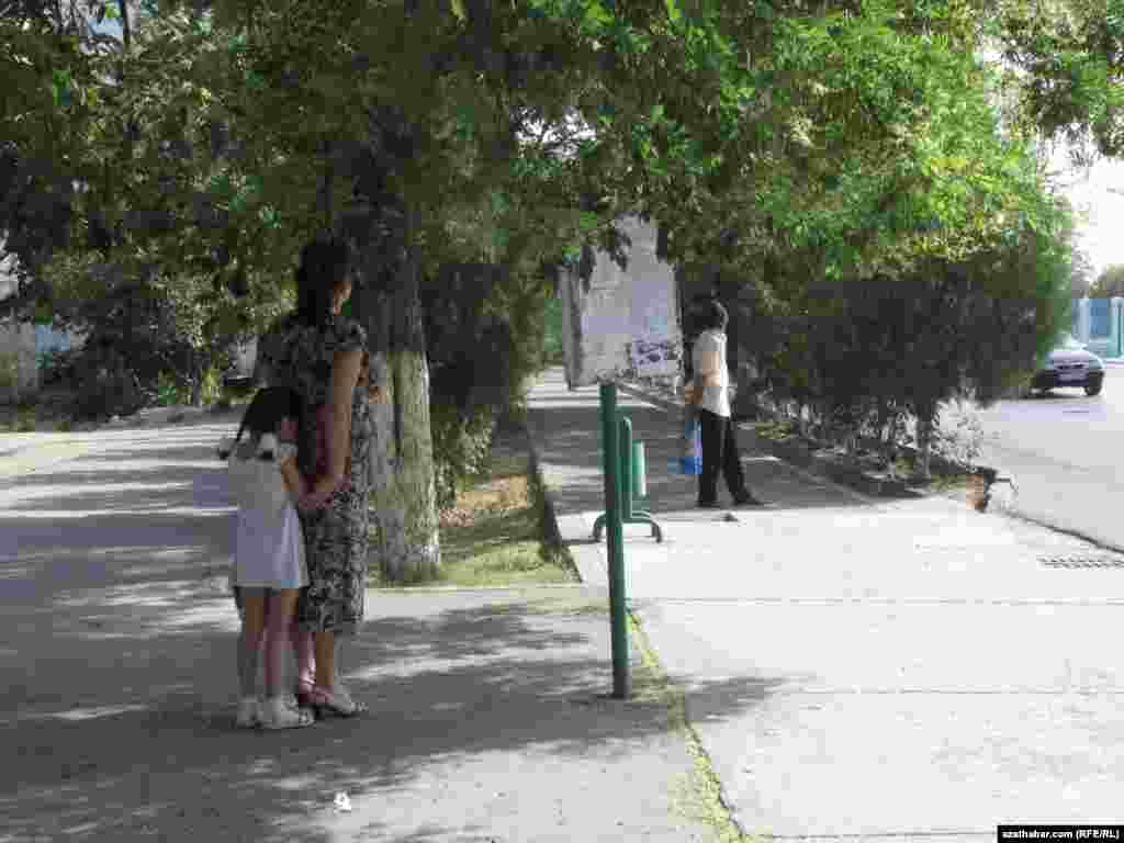 Yssydan goranyp duran gyzjagaz