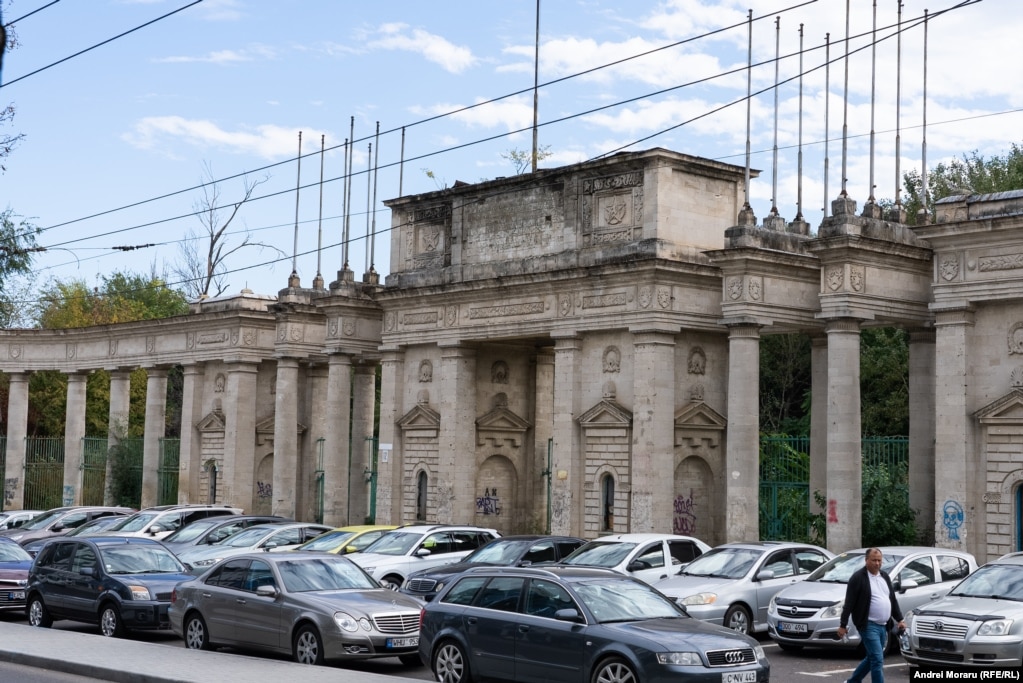 Stadionul Republican, deschis în 1952, a fost un stadion multifuncțional din Republica Moldova, unde au jucat echipele Zimbru Chișinău, Dacia Chișinău și naționala de fotbal a Moldovei. A găzduit 17 finale ale Cupei Moldovei și două finale ale Cupei Federației de Fotbal a URSS. În 2007, stadionul a fost demolat pentru că nu mai îndeplinea standardele FIFA și UEFA, urmând să fie construit un stadion modern. Terenul a fost vândut guvernului SUA pentru construirea noii ambasade americane, iar porțile stadionului vor fi restaurate, împreună cu crearea unui parc public, care va reveni statului după finalizarea construcției.