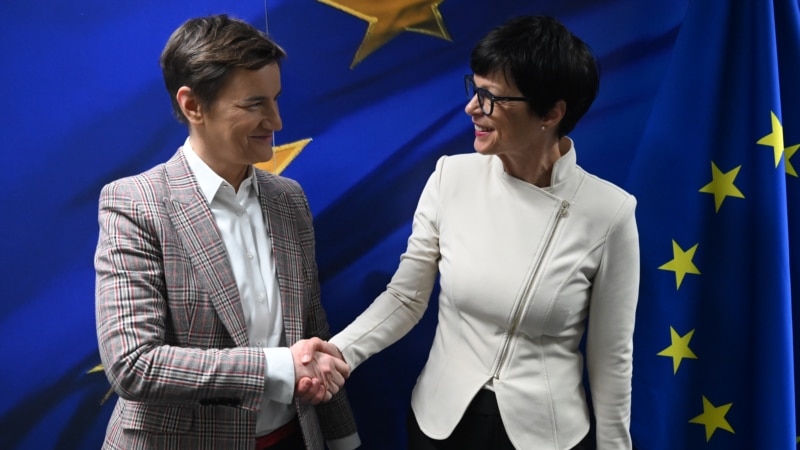 Kos: Brukseli gjithnjë e më i shqetësuar për Serbinë, po vlerësohen pagesat e reja