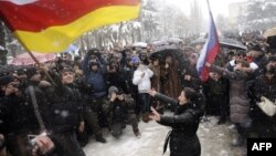 Югоосетинскому дипломатическому ведомству необходимо брать на себя часть бремени по расширению суверенитета республики, но при этом необходимо беречь свою репутацию – нельзя нельзя выглядеть смешными в глазах мирового сообщества, превращать дипломатическое ведомство в передвижной цирк