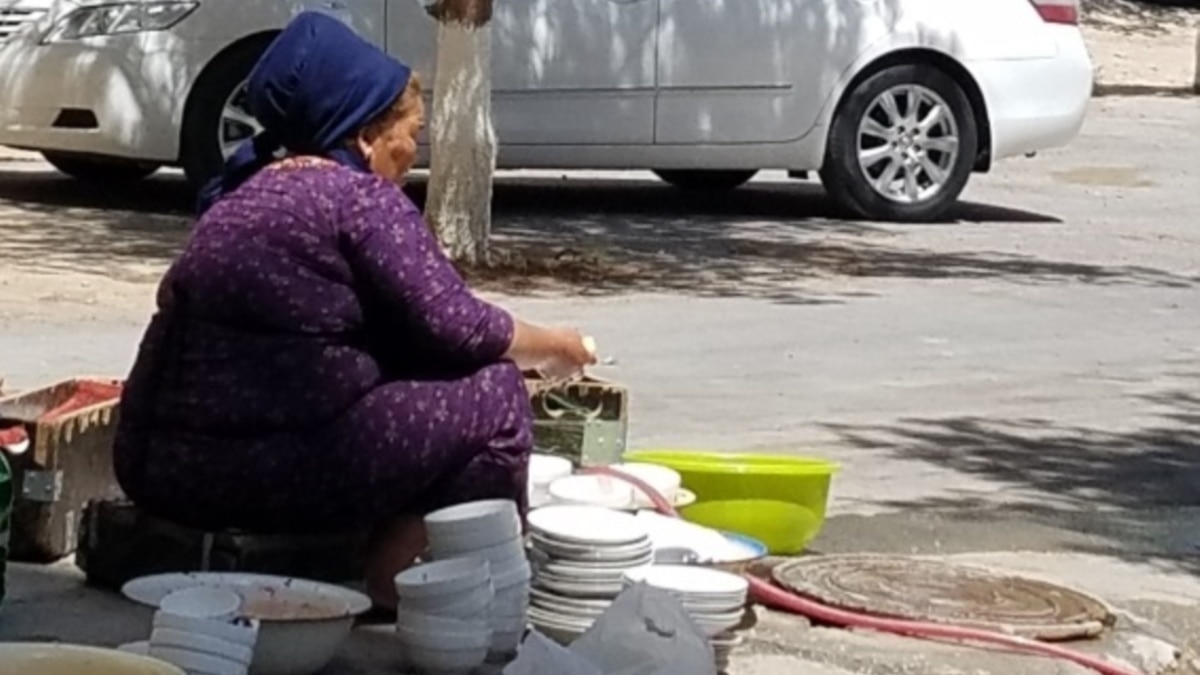 В Ашхабаде в жилых домах более суток не было водоснабжения