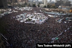 Антиправительственная манифестация на площади Тахрир в Каире (Египет) в феврале 2011 года, во время "арабской весны"