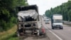 Ovaj spaljeni kamion jedno je od nekoliko uništenih vozila fotografiranih 19. juna uz autocestu koja vodi iz Rusije prema teritoriju u Ukrajini pod ruskom kontrolom.