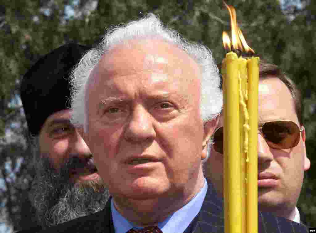  Эдуард Шеварднадзе, 8 апрели соли 2000 