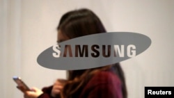 Logo kompanije Samsung Electronics na njenoj poslovnoj zgradi u Seulu, Južna Koreja, 7. januara 2019.