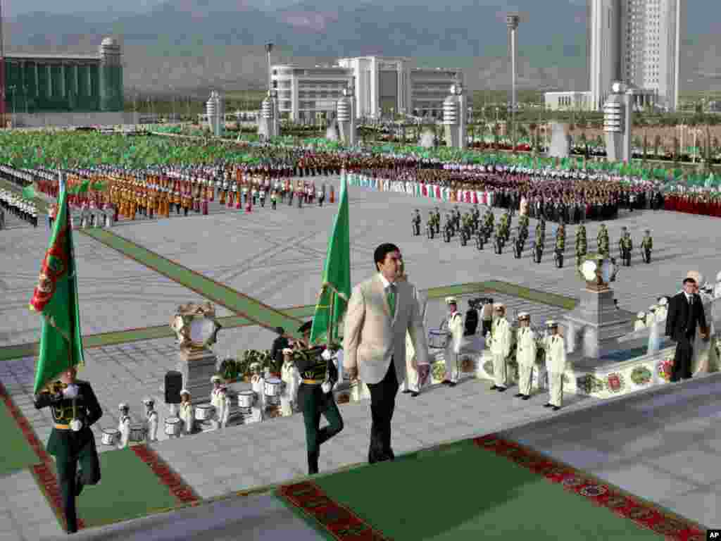 Berdymukhammedov serving as master of ceremonies during the unveiling of a new palace in Ashgabat last year. If white has become the dominant color in Turkmen celebrations, the emerald green of the Turkmen flag still serves as a close runner-up.