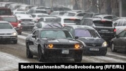  Цієї ночі, коли тривав снігопад, у Києві працювало понад 300 одиниць спецтехніки