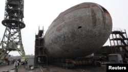 "Zvezda" zavodunda Rusiyeniñ atom suvastı gemisi
