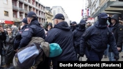 Intervencija policije tokom protesta u blizini Rektorata Univerziteta u Beogradu, 31. mart 2026.