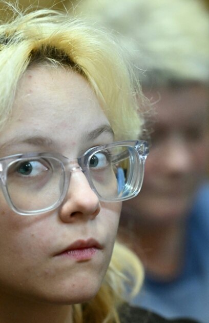 Тя е все още тийнейджърка но цялата държавна машина в