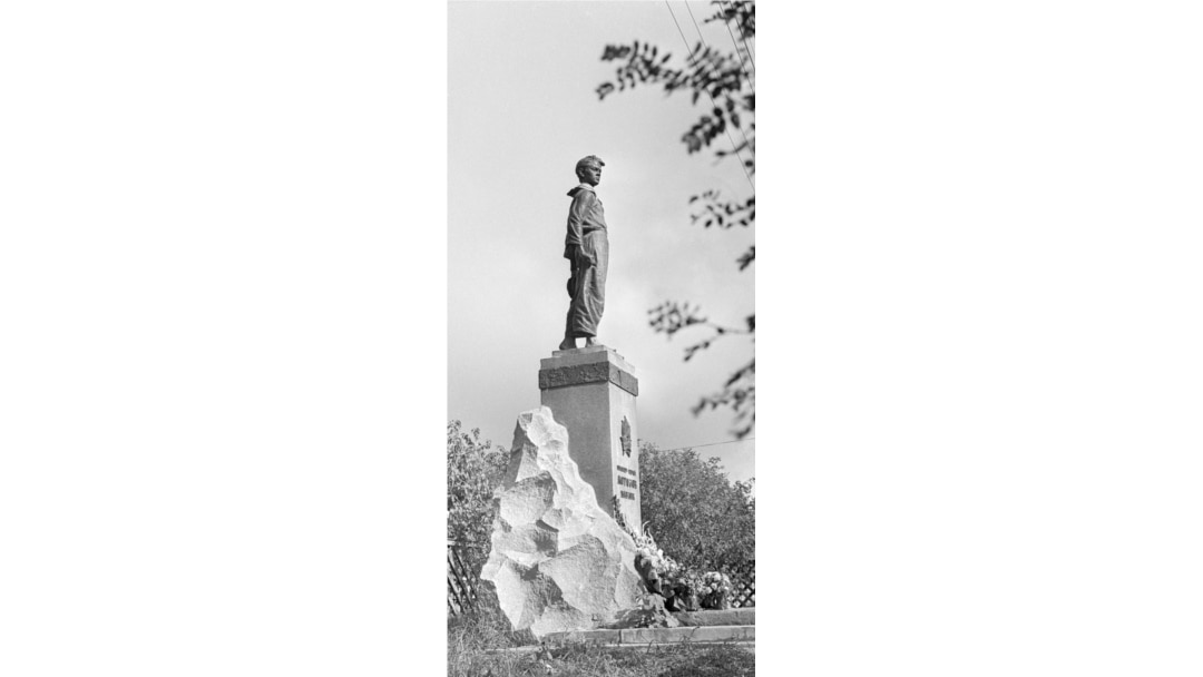 Памятник Павлику Морозову работы Петра Сажина