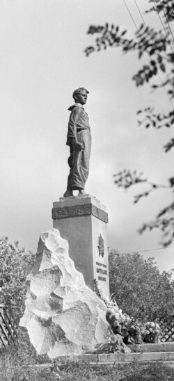 Памятник Павлику Морозову работы Петра Сажина