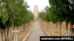 Aşgabadyň 9 komissarlar ýadygärligi