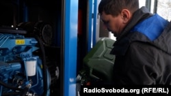 «Ми інвестуємо дуже потужно, але дуже тяжко це все відбувається, тому що на ці всі генератори потрібні люди, які б їх підвозили, включали, потім заливали пальне», – Ольга Устинова