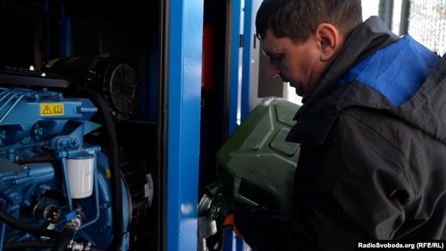 «Ми інвестуємо дуже потужно, але дуже тяжко це все відбувається, тому що на ці всі генератори потрібні люди, які б їх підвозили, включали, потім заливали пальне», – Ольга Устинова