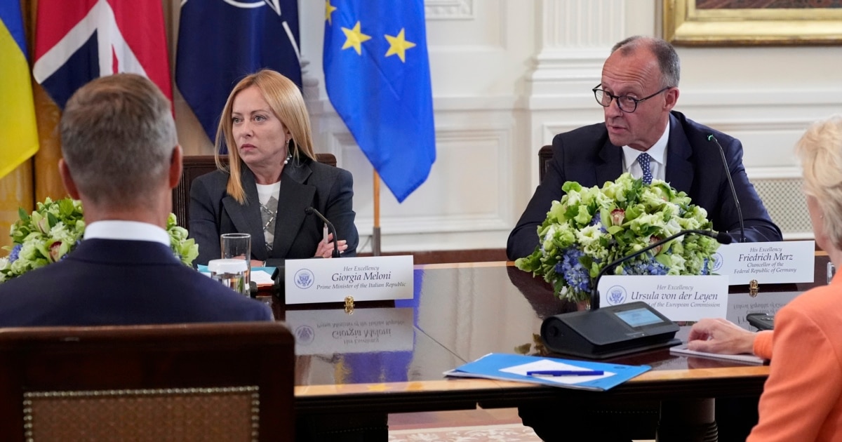 Україна не повинна віддавати Донбас росії під час переговорів