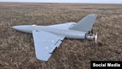 Беспилотник, упавший на территории Западно-Казахстанской области. Фото из соцсетей