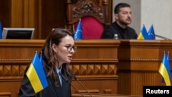 Про соціальні виплати та програми на початку листопада повідомили президент України Володимир Зеленський та очільниця уряду Юлія Свириденко. Серед них уже відома з минулого року виплата тисячі гривень