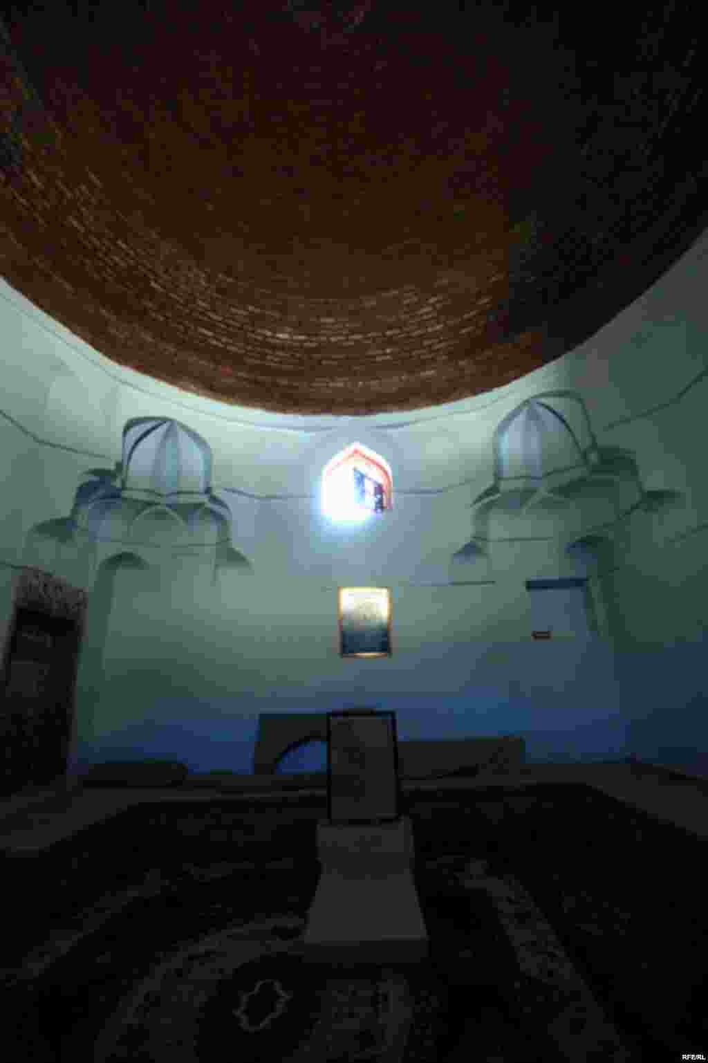 Əlincə qalası və Nəiminin məzarı #24