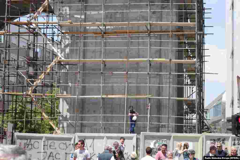 Za provedbu projekta pod nazivom ¨Skopje 2014.¨ zaduženi su Ministarstvo kulture Makedonije i grad Skopje. Planira se izgradnja i obnova 30 zgrada u samom centru grada, brojni spomenici – uključujući i statuu Aleksandra Velikog.