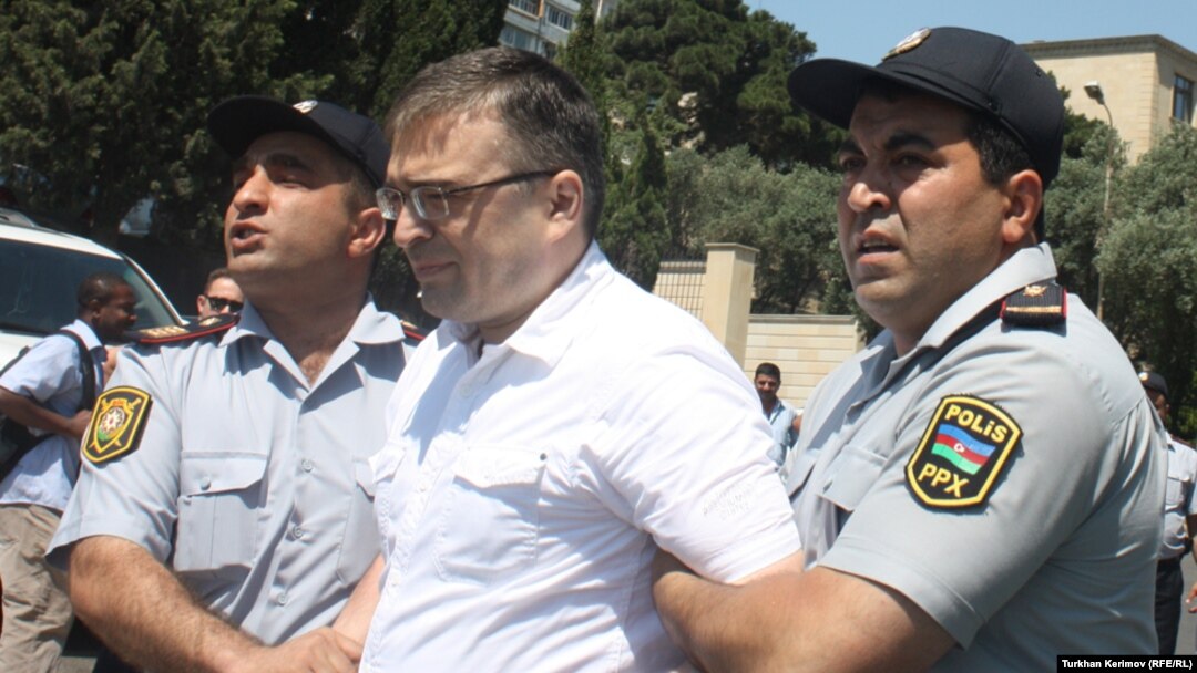 Задержание председателя Гражданского движения «РЕАЛ» Ильгара Мамедова, 12 июня 2012. Архив