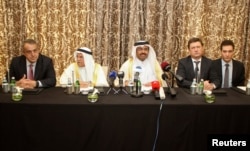 Александр Новак (второй справа) и министры энергетики стран Персидского залива и Венесуэлы. Встреча в Дохе в феврале 2016 года, на которой так же не удалось заключить соглашение о заморозке объемов добычи нефти