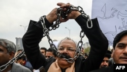 په اسلام اباد کې خبريالان د بيان د ازادۍ لپاره مظاهره کوي - د ۲۰۲۵ز د جنورۍ ۲۸مې انځور.