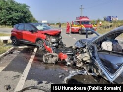 În 30 iulie, în Hunedoara, un șofer beat a provocat un accident în care au fost implicate trei mașini. Au fost răniți trei oameni.
