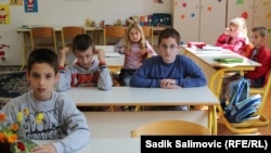 Učenici u školi u Sasama