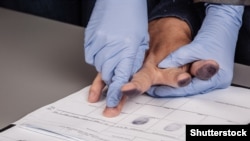 Ruska tehnologija koju je kupovao MUP koristi se za verifikaciju identiteta na osnovu otisaka prstiju i dlanova, slika lica ili zenice oka. (Ilustracija)