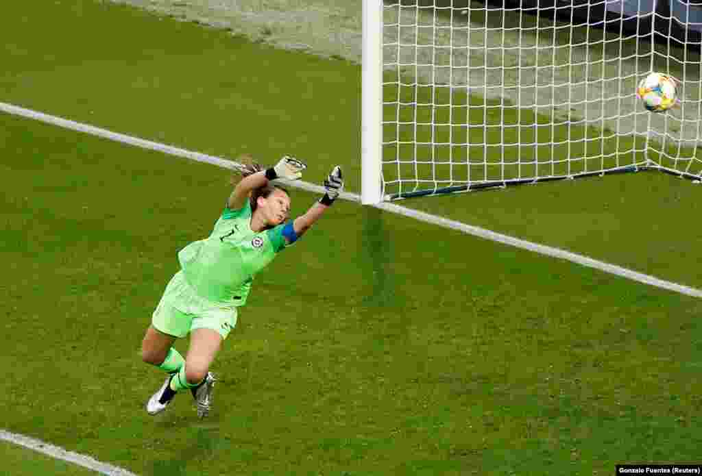 گل دوم سوئد به شیلی، توسط مادِلِن یانوگی