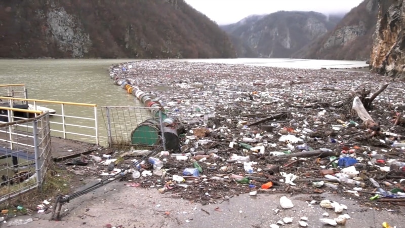 Дивите депонии - вообичаена слика на Балканот