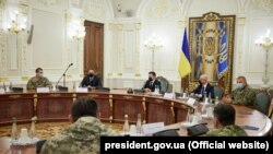 Президент України Володимир Зеленський під час зустріч з військовослужбовцями з нагоди Дня Десантно-штурмових військ ЗСУ. Київ, 21 листопада 2021 року 