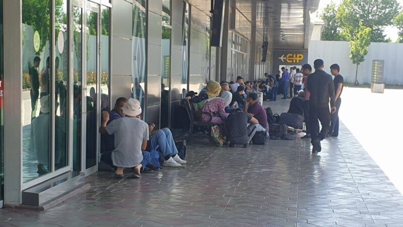 Таџикистан: Стотици патници чекаат летови кон Русија 