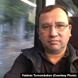 Ожидающий политического убежища в Швейцарии полковник КНБ в отставке Елжан Турсумбеков едет в Женеву на электричке. 1 января 2019 года.