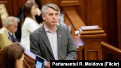 Deputatul PAS Adrian Belîi, medic anesteziolog și profesor universitar, este unul dintre autorii proiectului de lege.