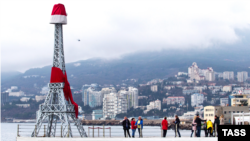 Новогоднее украшение Ялты, архивное фото