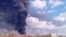 Густой дым поднимается над горящей нефтебазой в Феодосии. Архивное фото