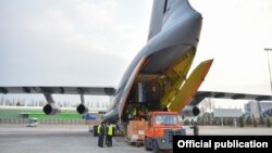 Ўзбекистон 2020 йилда коронавирусга қарши кураш доирасида Қирғизистонга камида беш марта гуманитар ёрдам кўрсатди.