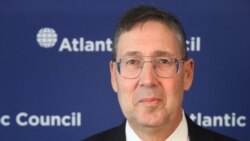 John Herbst: „E copilăros să vorbești despre armele nucleare așa cum o face Putin”