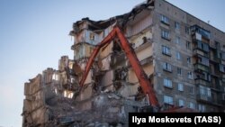 Демонтаж подъездов, разрушенных взрывом, Магнитогорск, Россия, январь 2019 год 