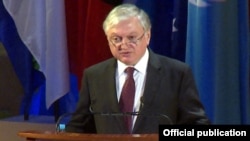 Глава МИД Армении Эдвард Налбандян во время выступления (архив)