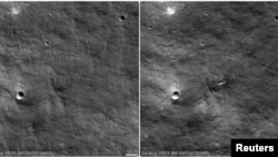 Российский аппарат "Луна-25" привел к образованию на Луне нового кратера (на картинке справа)