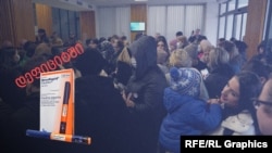 ფოტო არქივიდან. დიაბეტის მქონე ბავშვების მშობლებმა აქცია გამართეს ჯანდაცვის სამინისტროსთან - 2023 წელი, მაშინაც ინსულინ "ნოვორაპიდს" მოითხოვდნენ.