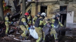 Російський удар по будинку у Харкові. Під завалами ще можуть перебувати люди – ДСНС
