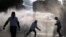 Policija je tokom protesta koristila i vodene topove, Tirana, Albanija, 24. oktobra 2026. godine.