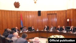 Armenia - Prime Minister Tigran Sarkisian and members of the Union of Industrialists and Entrepreneurs discuss fresh changes in tax legislation, 12Oct2011.